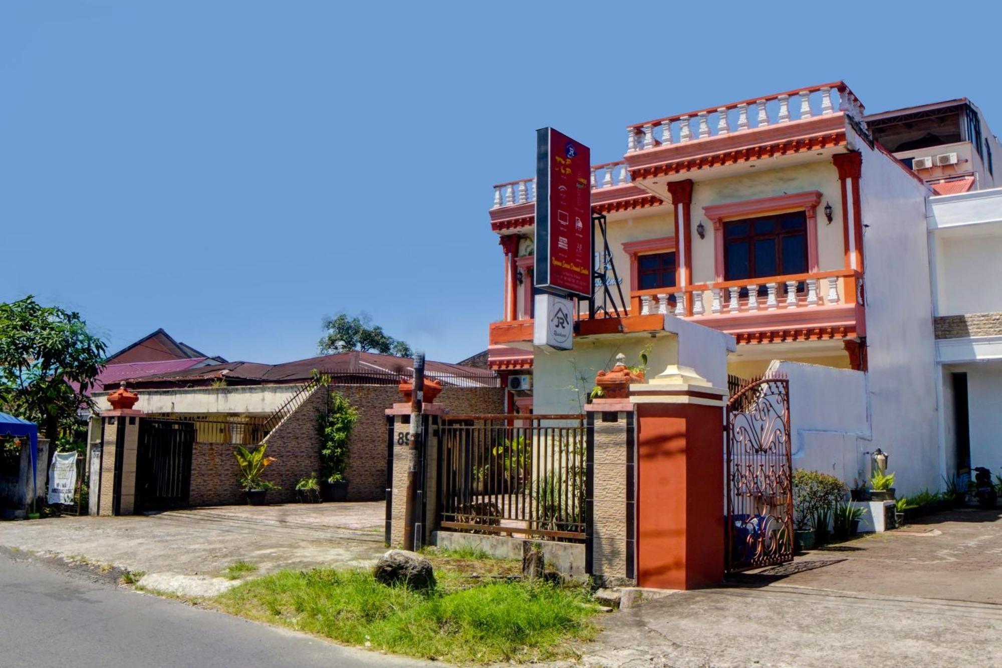 Oyo 92638 Jr Residence Syariah Medan Exterior photo